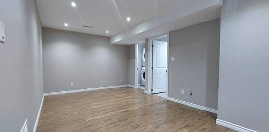 Renovated One Bedroom Toronto Basement Apartment in Great Area! - Photo 2