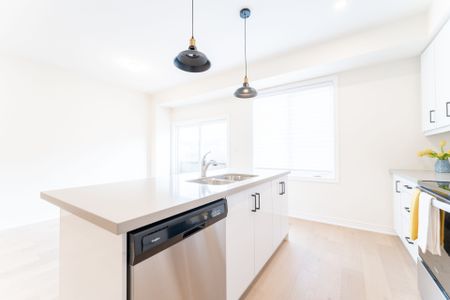 For Lease - 143 Sonoma Lane, Hamilton, Ontario - Photo 2