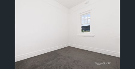 BEAUTIFULLY RENOVATED APARTMENT IN THE HEART OF BENTLEIGH! - Photo 2