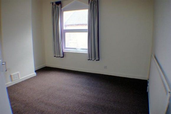 3 BEDROOM NEWLY REFURBISHED TERRACED HOUSE IN SHELTON, STOKE - Photo 1