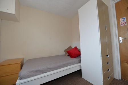 1 bedroom in a house share to rent - Photo 5