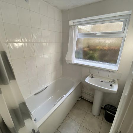 Room For Rent Old Park Terrace, Pontypridd - Photo 4
