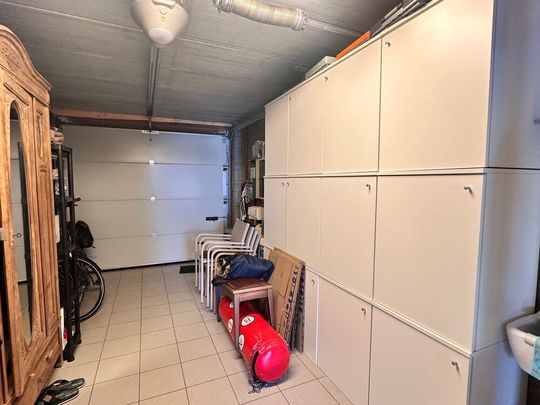 Halfopen woning met 3 slaapkamers en garage te huur te Roeselare - Photo 1