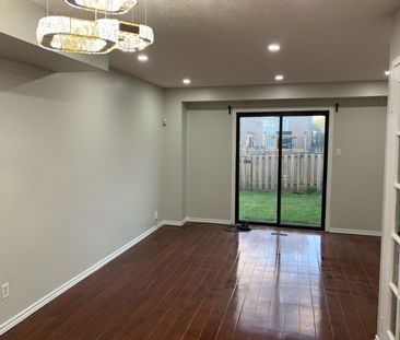 For Lease - 20 Glanvil Crescent, Toronto, Ontario - Photo 2