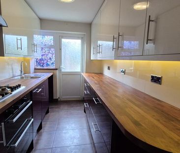 2 bedroom end of terrace house to rent - Photo 6