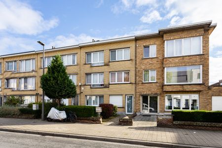 Gelijkvloers appartement met ruime slaapkamer bureel en tuin - Foto 3