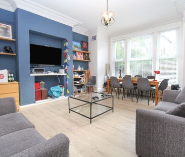 BILLS INCLUDED – Wood Lane, Headingley, Leeds, LS6 - Photo 1