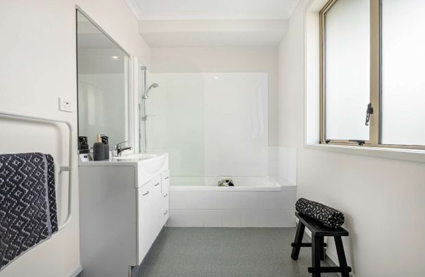 Spacious 3-bedroom Home With Double Garage In Melville! - Photo 1