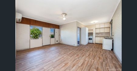 Prime coastal location - Photo 3