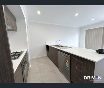 16 Everest Parkway, Lakelands, WA 6180 - Photo 6