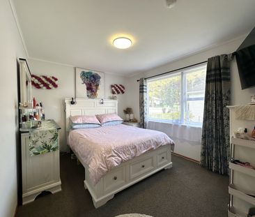 Sunny 3-Bedroom Home in Wainuiomata - Photo 4