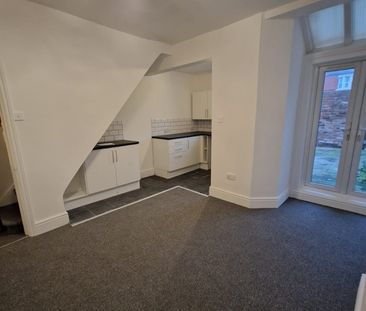 4 Bed Terraced House, Birkenhead Road, CH44 - Photo 3