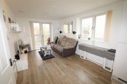 Manor Way, Borehamwood - Photo 3