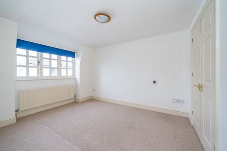 2 bedroom mews to rent - Photo 4