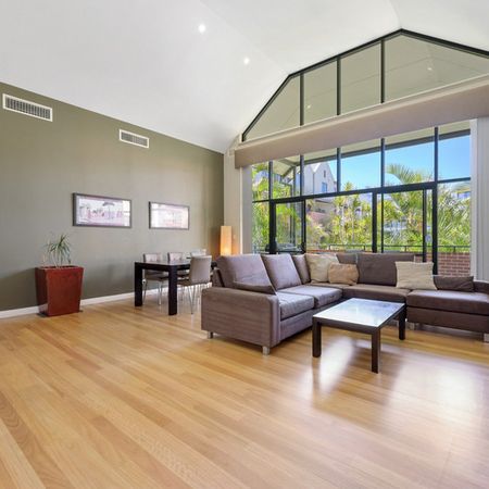 EXECUTIVE LIVING IN SUBIACO - Photo 4