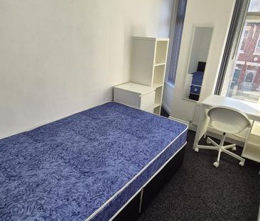 4 bedroom terraced house to rent - Photo 4