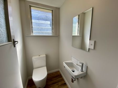 Three Bedrooms in Central Location - Photo 5