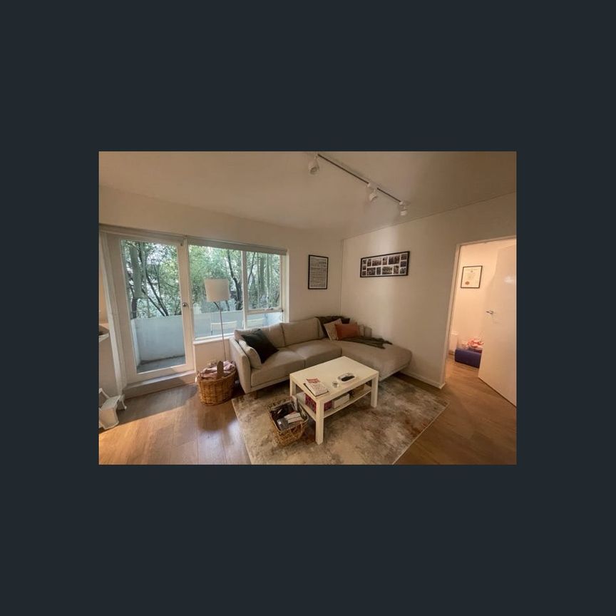 Quality throughout! - Photo 1