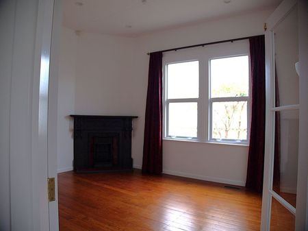 Perfect location, newly renovated, heart of Karori - Photo 3