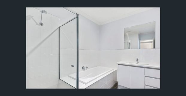 WELL-APPOINTED FAMILY HOME! - Photo 1