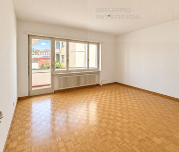APPARTAMENTO 3.5 LOCALI IN CENTRO CON BALCONI - Foto 2