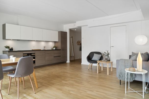 Rummelig 2-værelses med udgang til altan i hjertet af Aarhus - Photo 1