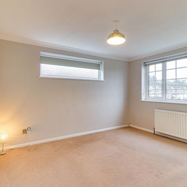 Sandalwood, Guildford - 3 bedrooms Property for lettings - Seymours - Photo 1