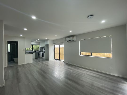 PAPAKURA, 4 BEDROOMS - Photo 1