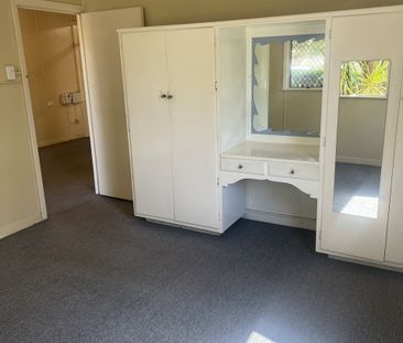 2/52 Eyre Street, North Ward - Photo 3