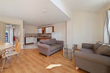 6 Bed Student Accommodation - Photo 4