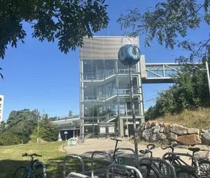 120 Meter zur U1 Oberlaa- Sonnige, barrierefreie südseitige Wohnung mit Top U1 Anbindung- inkl. Küche - Photo 3