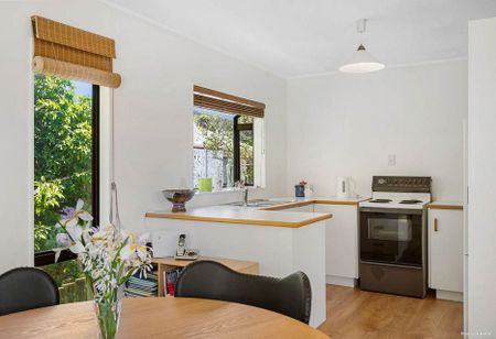 Single Garage 3 Bed 2 Bath Standalone House - Photo 5