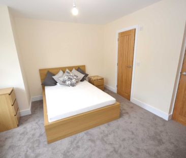 Church Road, Reading, Berkshire, RG6 1HW - Room 1 - Photo 2