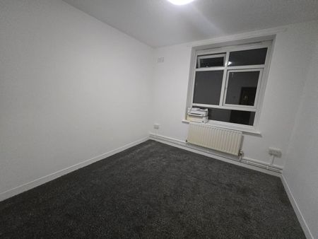 3 Bed Flat, Runnymede House, E9 - Photo 3