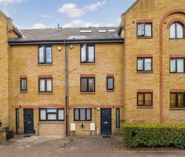 4 bedroom semi-detached house to rent - Photo 4
