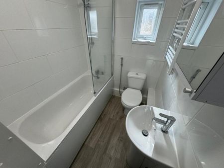 3 bedroom maisonette to rent - Photo 2