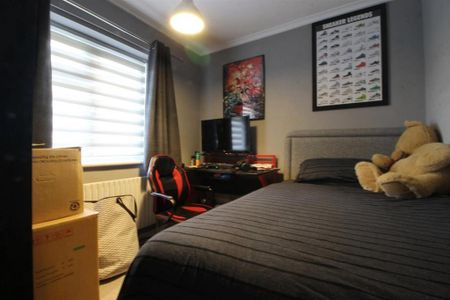 3 bedroom semi-detached bungalow to rent - Photo 3