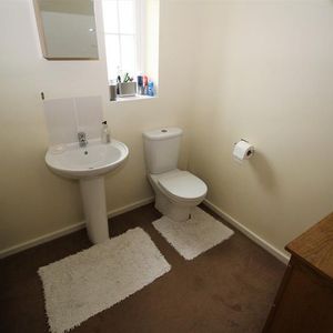 3 bedroom semi-detached house to rent - Photo 2