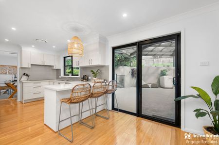 Large Quality Renovated Family Home In Popular Jewells - Photo 2