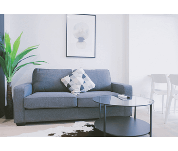 Fully furnished 2 bed 1 Bath 2mins Walk to Melbourne Central - Photo 2