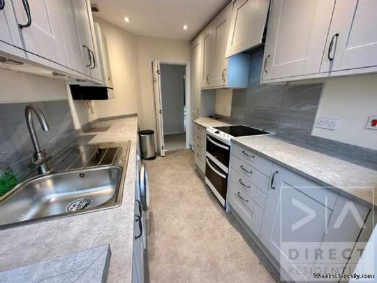 3 bedroom property to rent in Ashtead - Photo 1