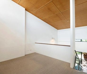 Urban Loft Living in the Heart of Teneriffe - Photo 6