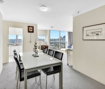 Stunning panoramic harbour views, enjoy the space! - Photo 3