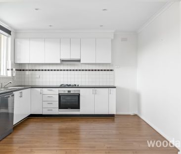 FRESHLY RENOVATED. - Photo 6