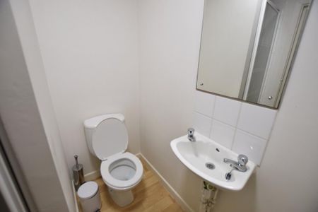3 bedroom flat to rent - Photo 5