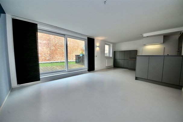 Appartement met 2 slaapkamers, terras en staanplaats. - Photo 1