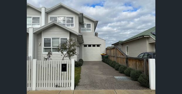 Modern home with loads of comfortable amenities and contemporary feel…. - Photo 1