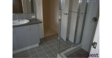 NEAT & TIDY FOUR BEDROOM HOME - Photo 4