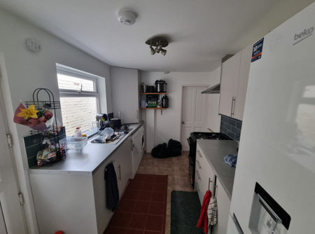 3 Bed Student Accommodation - Photo 5