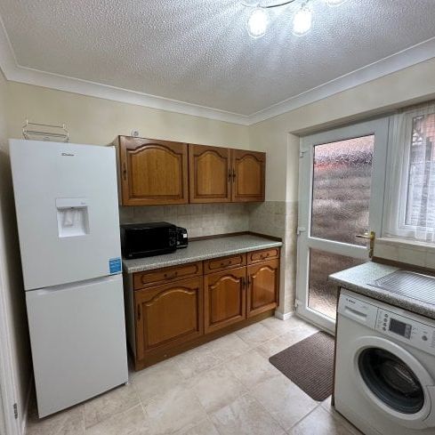 St. Peters Avenue, Abertawe, SA5 - Photo 1
